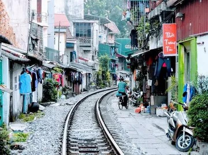 Nội dung: Mùa hè đang đầy vui vẻ với những xu hướng mới, và Huda Ice Twist đang chinh